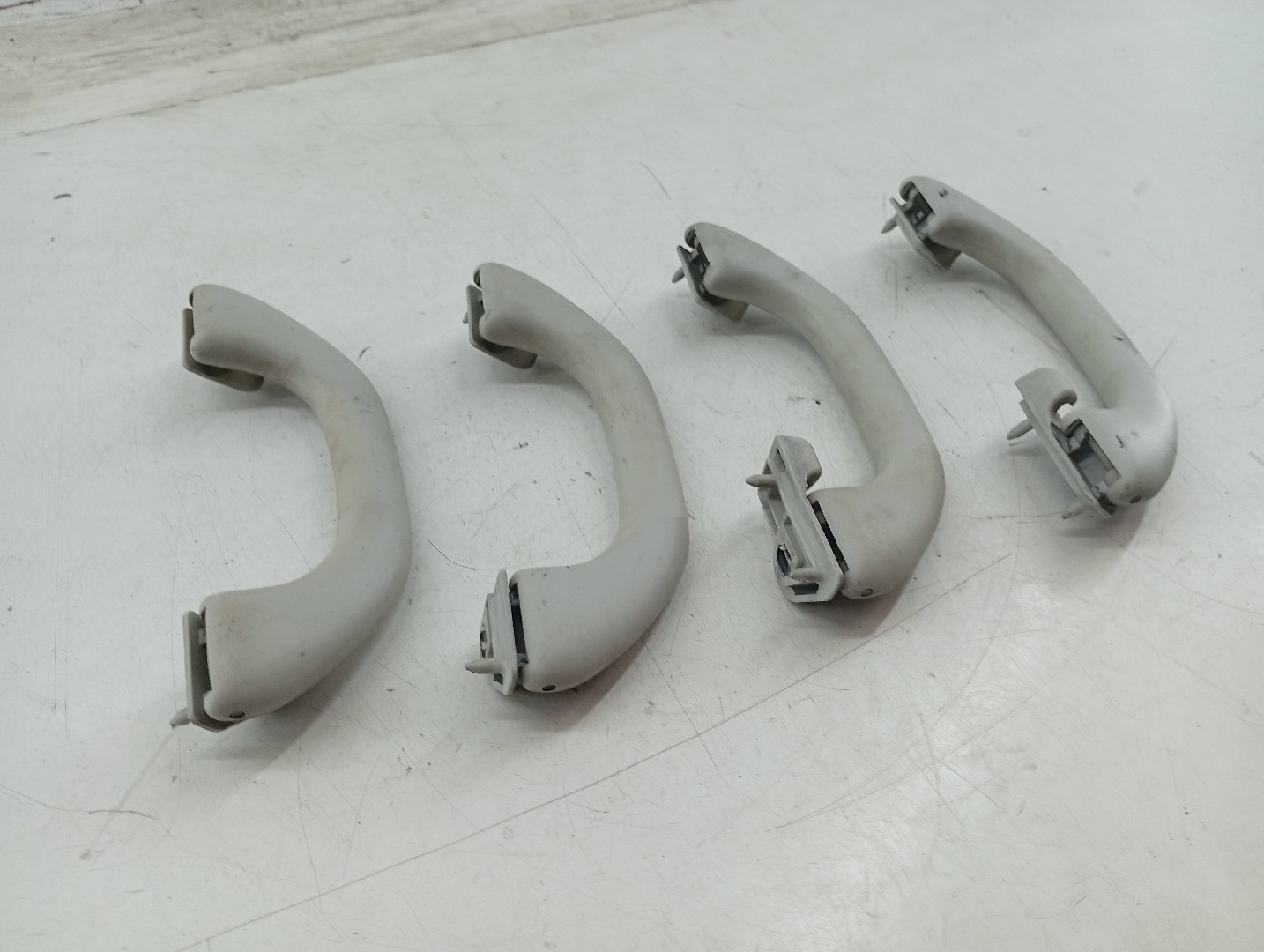 Conjunto de 4 Pegas SKODA OCTAVIA II (1Z3) | 04 - 13 Imagem-1