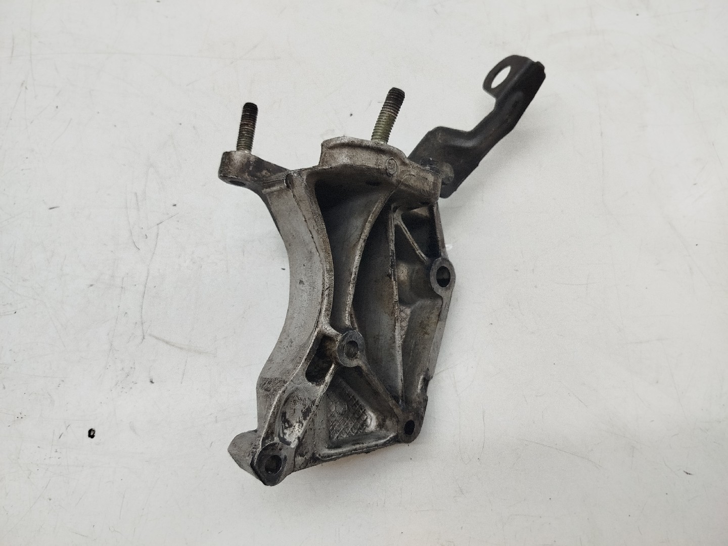 Suporte De Alternador PEUGEOT 306 (7B, N3, N5) | 93 - 03 Imagem-1