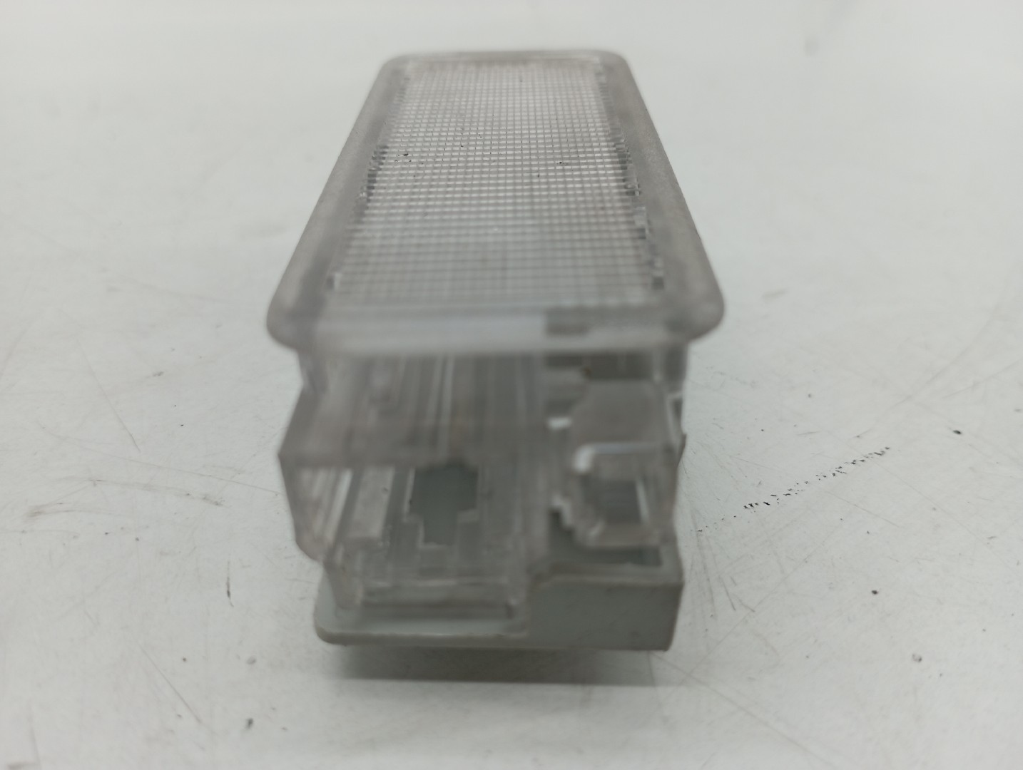 Luz de cortesia PEUGEOT 508 SW I (8E_) | 10 - 18 Imagem-1