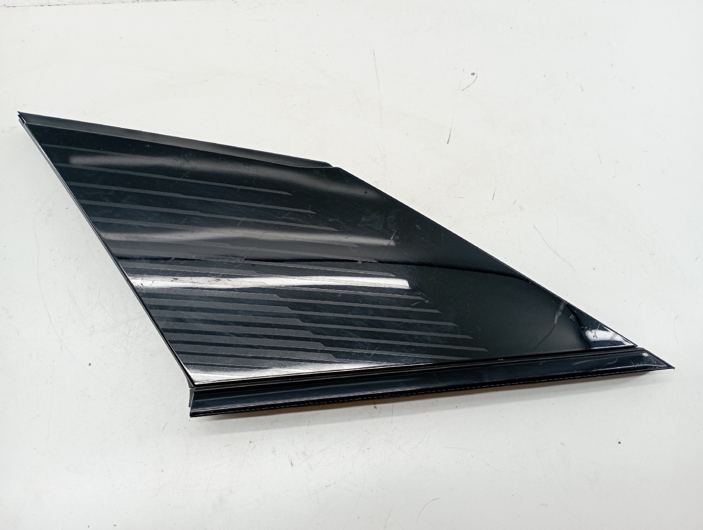 Acabamento exterior PEUGEOT 2008 II (U_) | 19 - 