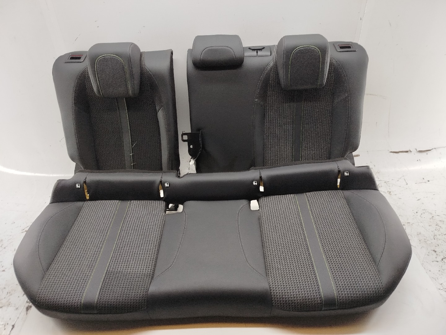 Conjunto de bancos com airbags PEUGEOT 2008 II (U_) | 19 - 