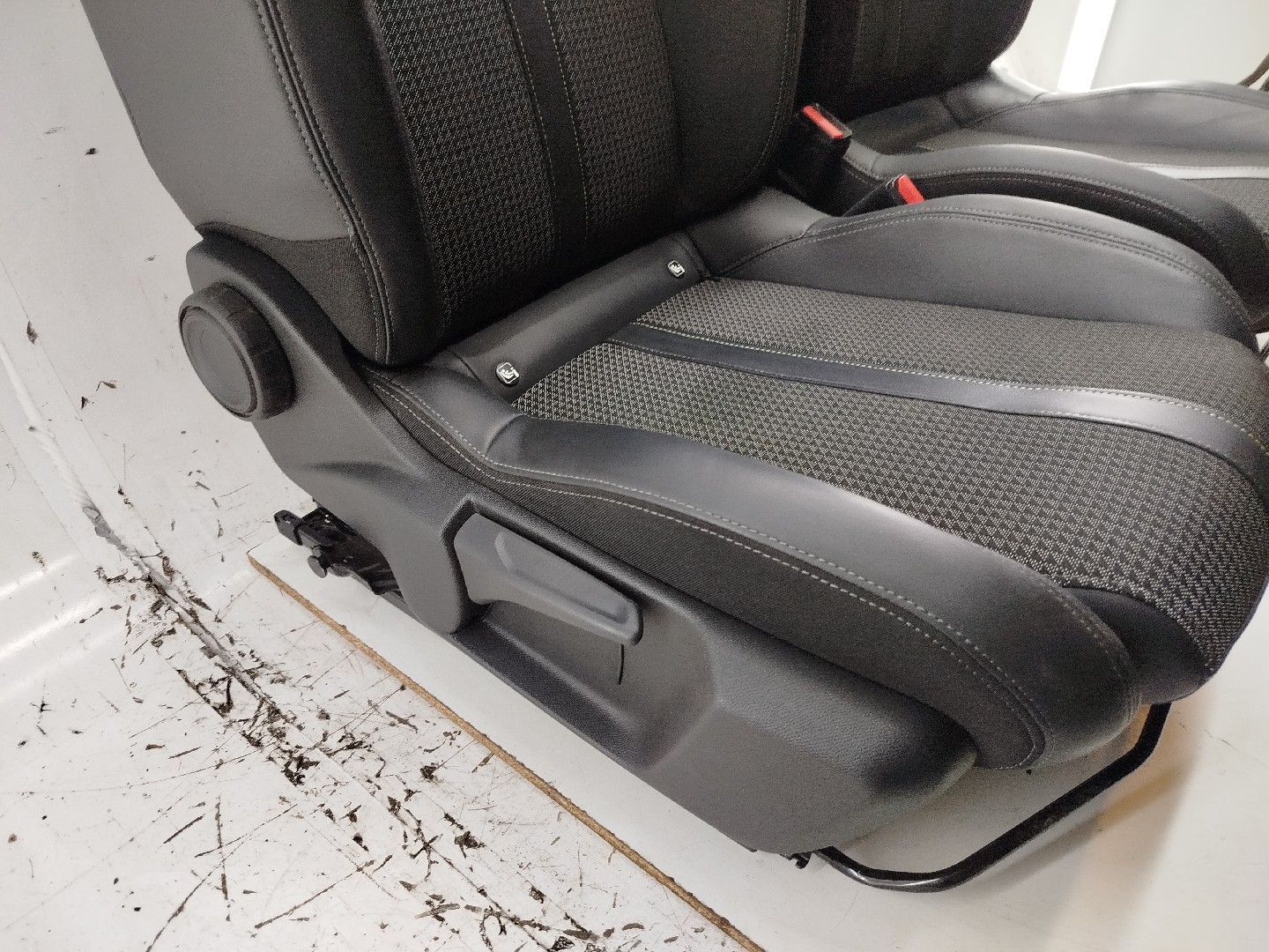Conjunto de bancos com airbags PEUGEOT 2008 II (U_) | 19 -  Imagem-5