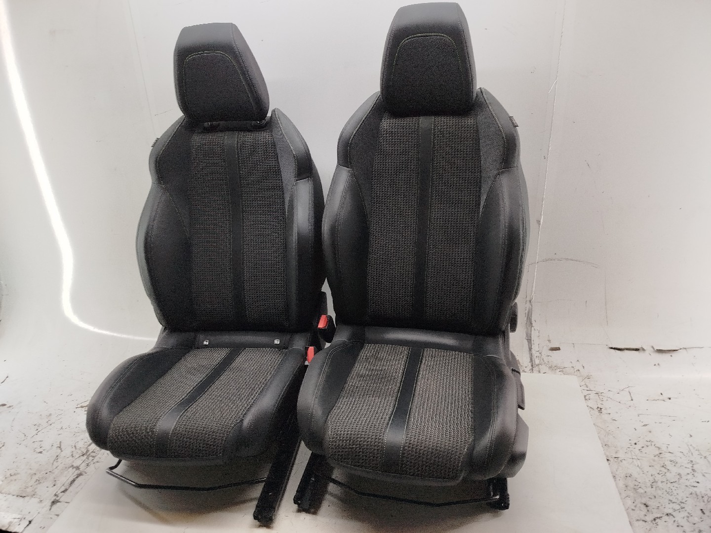 Conjunto de bancos com airbags PEUGEOT 2008 II (U_) | 19 -  Imagem-4