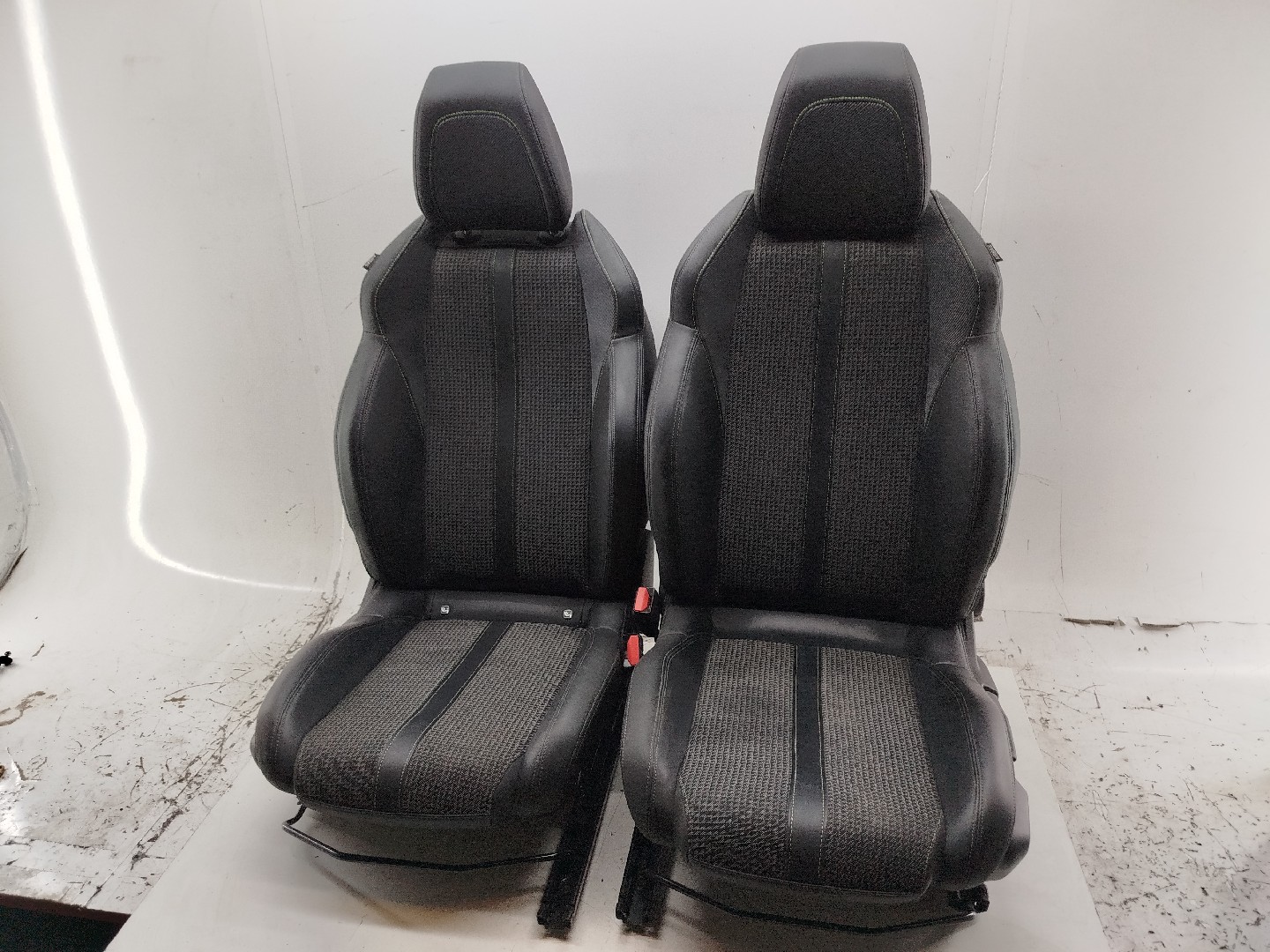 Conjunto de bancos com airbags PEUGEOT 2008 II (U_) | 19 -  Imagem-10