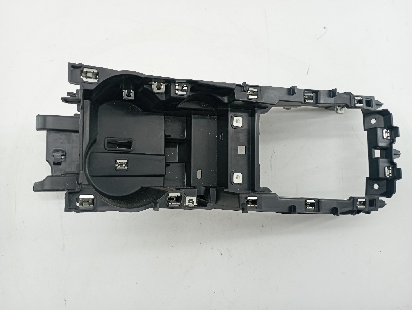 Acabamento de consola central PEUGEOT 2008 II (U_) | 19 - 