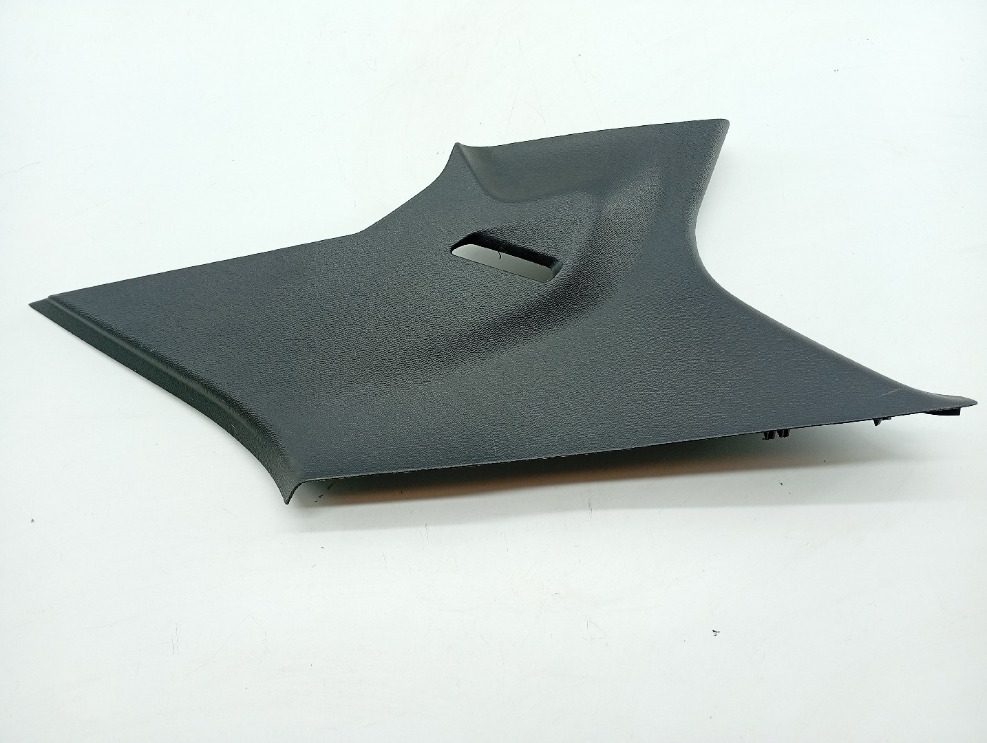 Moldura de pilar C direita PEUGEOT 2008 II (U_) | 19 - 