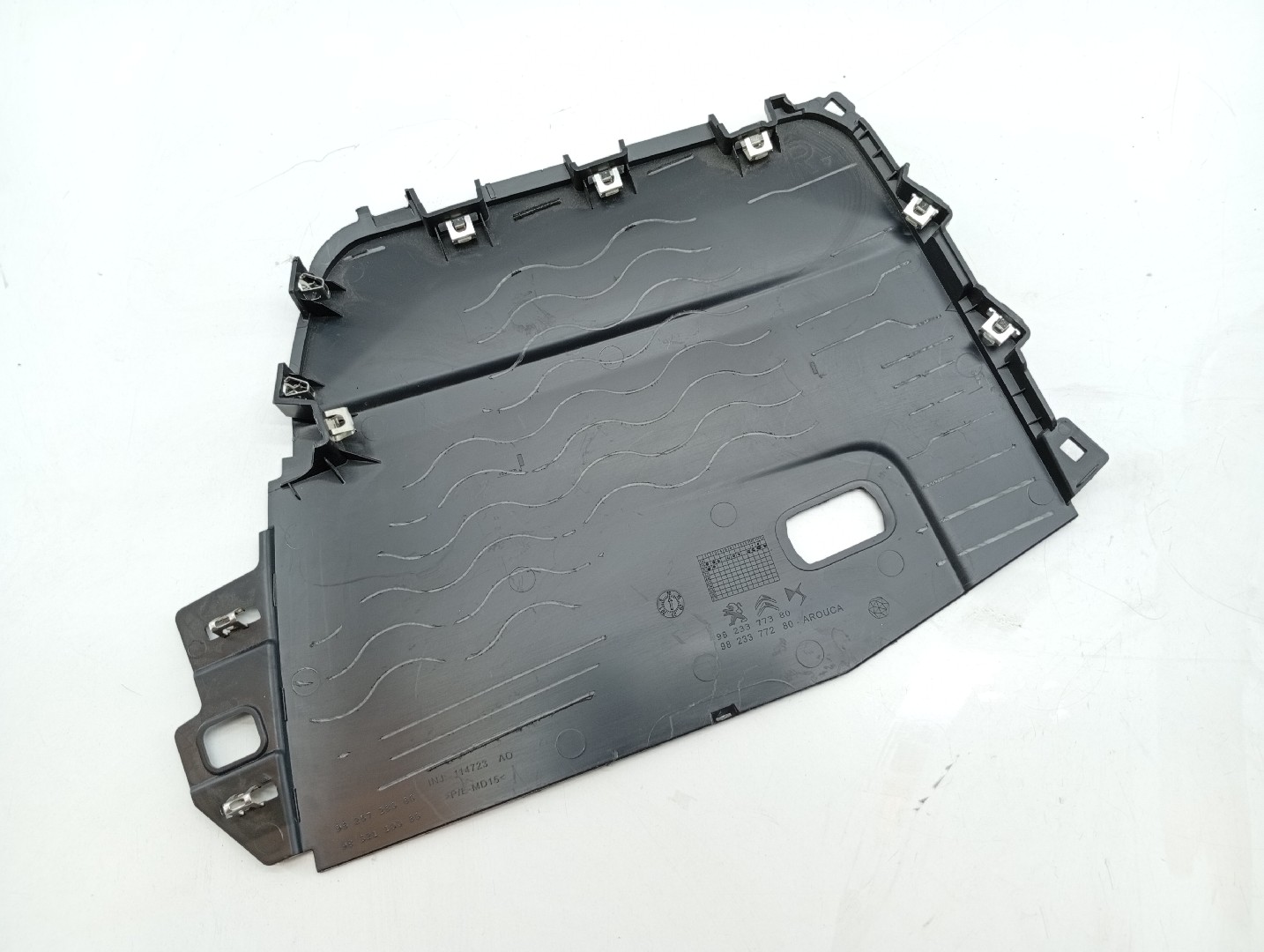 Revestimento da Consola Central PEUGEOT 2008 II (U_) | 19 - 