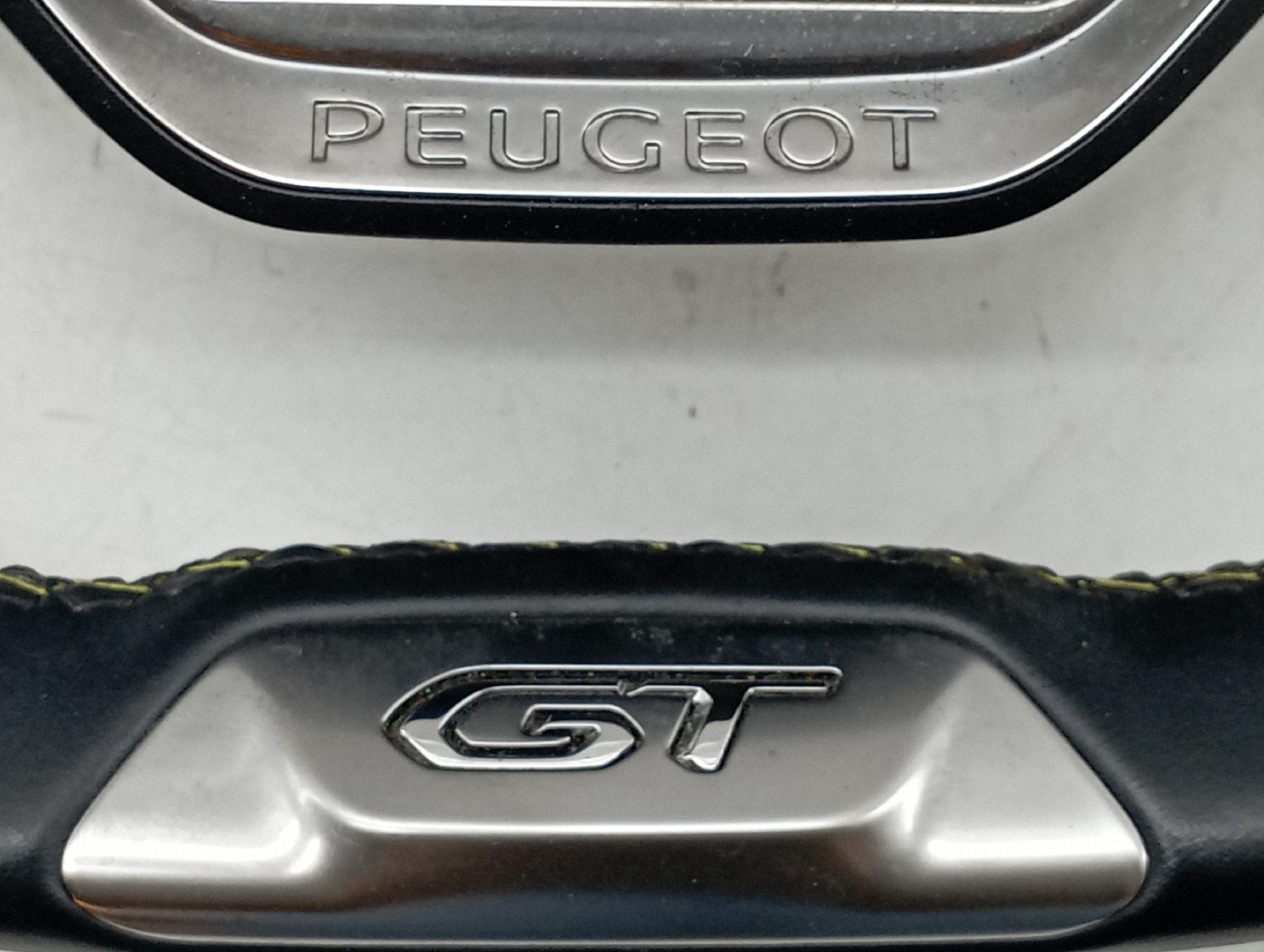 Volante PEUGEOT 2008 II (U_) | 19 -  Imagem-1