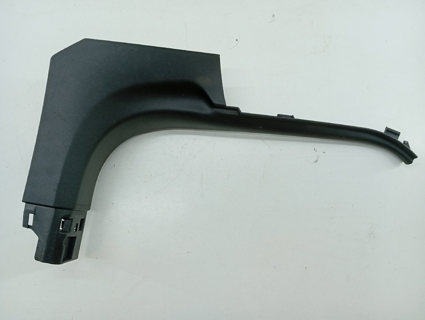 Moldura de pilar C PEUGEOT 2008 II (U_) | 19 - 