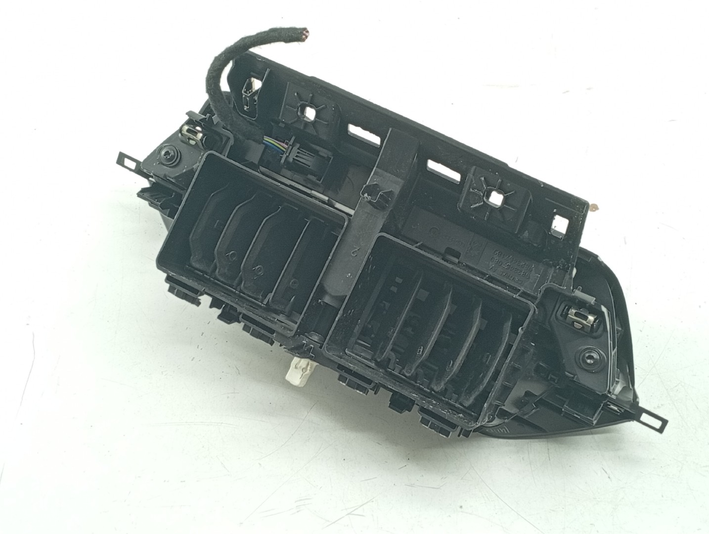 Conjunto de botões do tablier PEUGEOT 208 II (UB_, UP_, UW_, UJ_) | 19 -  Imagem-2