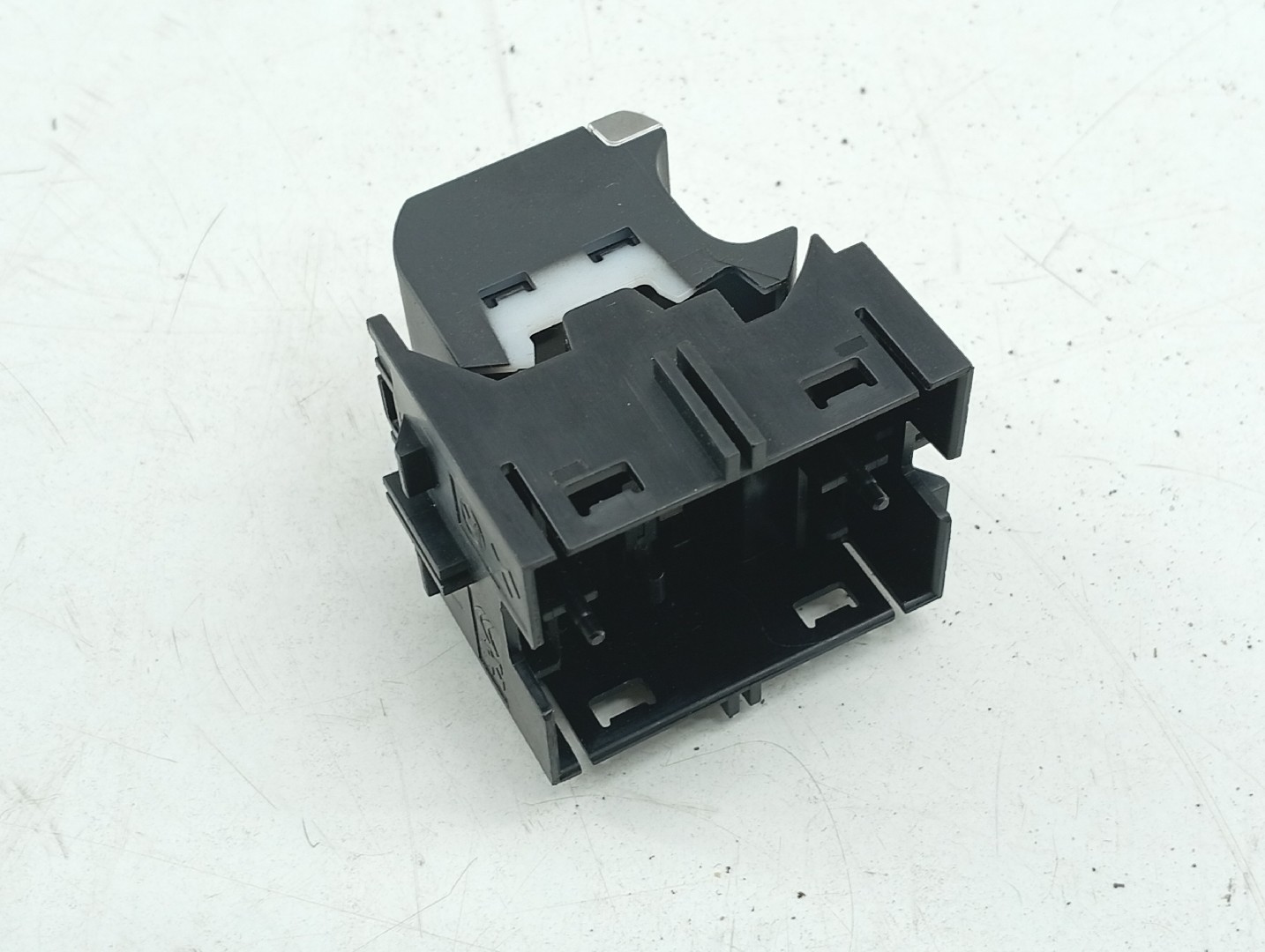 Botão de travão de parque PEUGEOT 3008 SUV (M_) | 16 -  Imagem-1