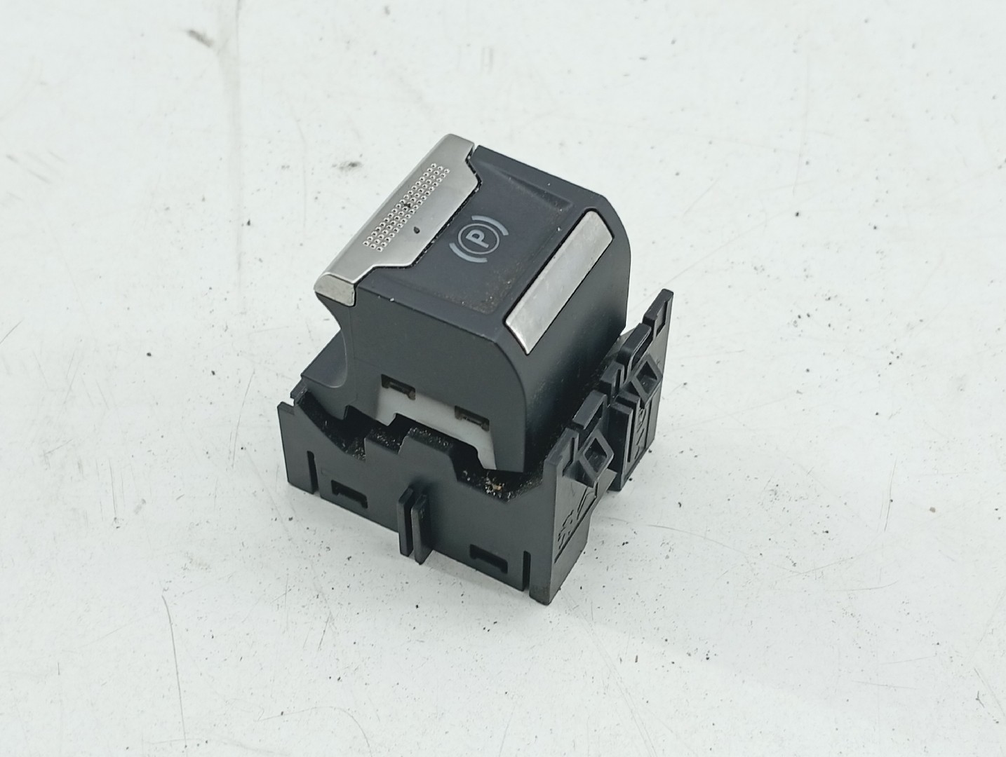 Botão de travão de parque PEUGEOT 3008 SUV (M_) | 16 -  Imagem-3