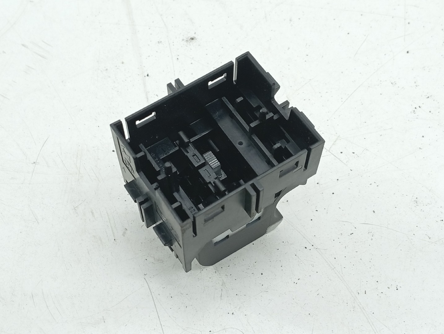 Botão de travão de parque PEUGEOT 3008 SUV (M_) | 16 -  Imagem-2