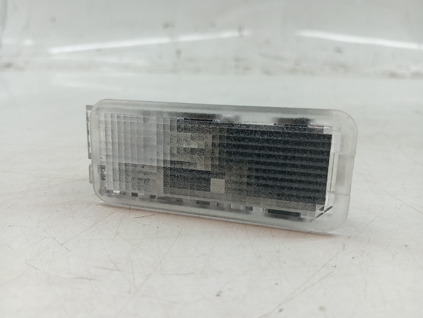 Luz de cortesia PEUGEOT 2008 II (U_) | 19 -  Imagem-1