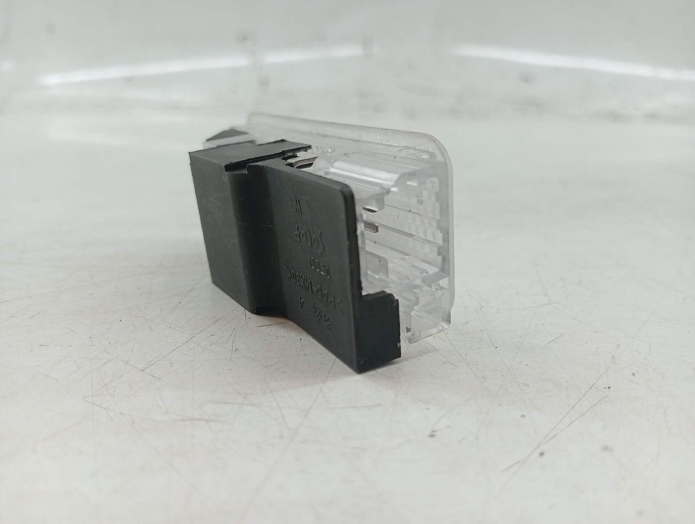 Luz de cortesia PEUGEOT 2008 II (U_) | 19 -  Imagem-3