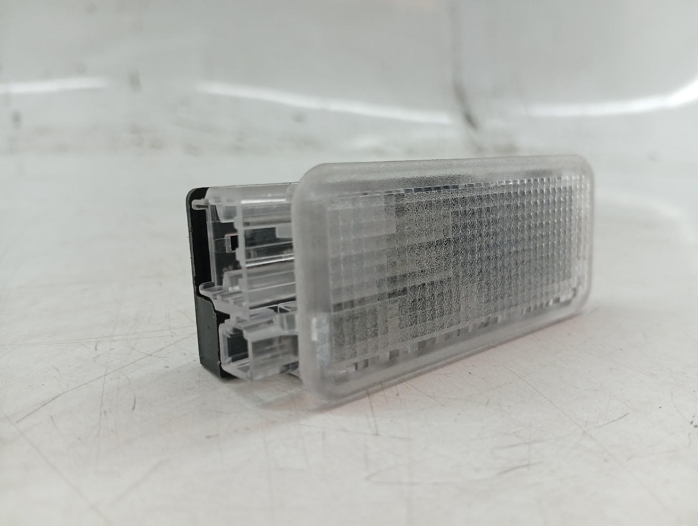 Luz de cortesia PEUGEOT 2008 II (U_) | 19 -  Imagem-4