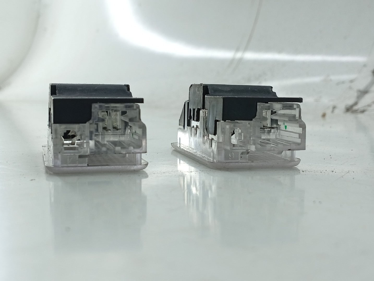 Luz de cortesia PEUGEOT 3008 SUV (M_) | 16 -  Imagem-3