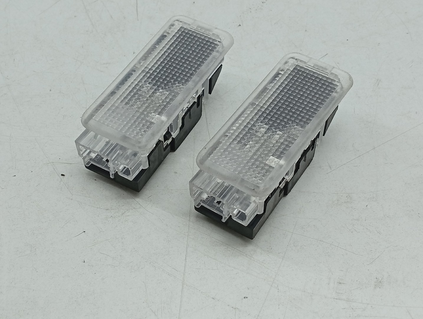 Luz de cortesia PEUGEOT 3008 SUV (M_) | 16 - 