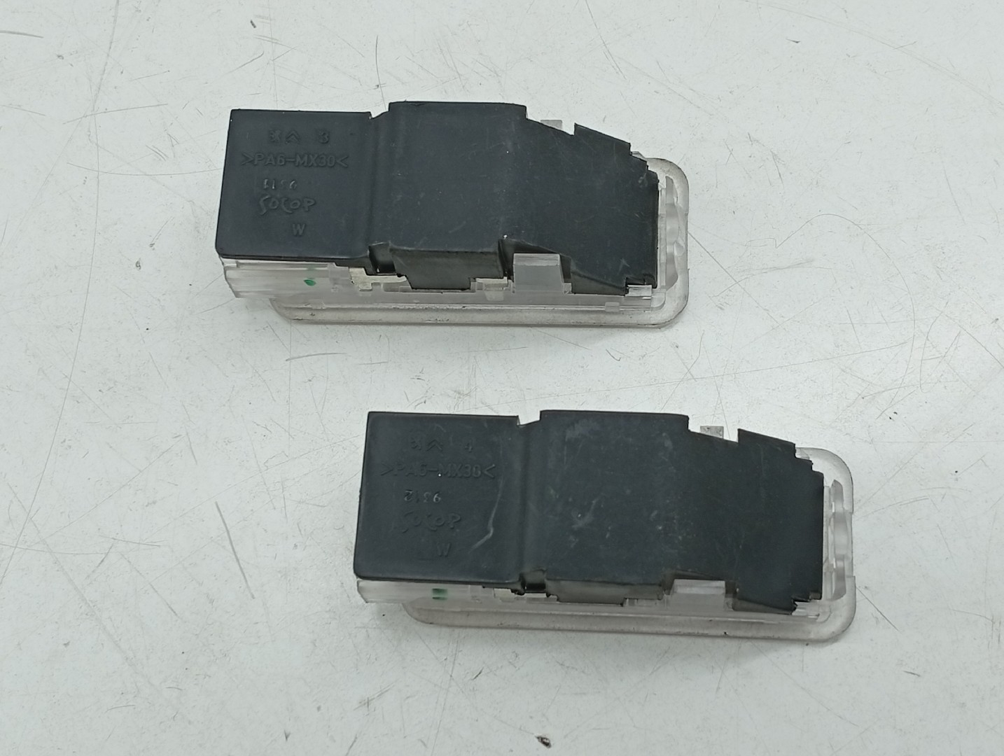 Luz de cortesia PEUGEOT 3008 SUV (M_) | 16 -  Imagem-6