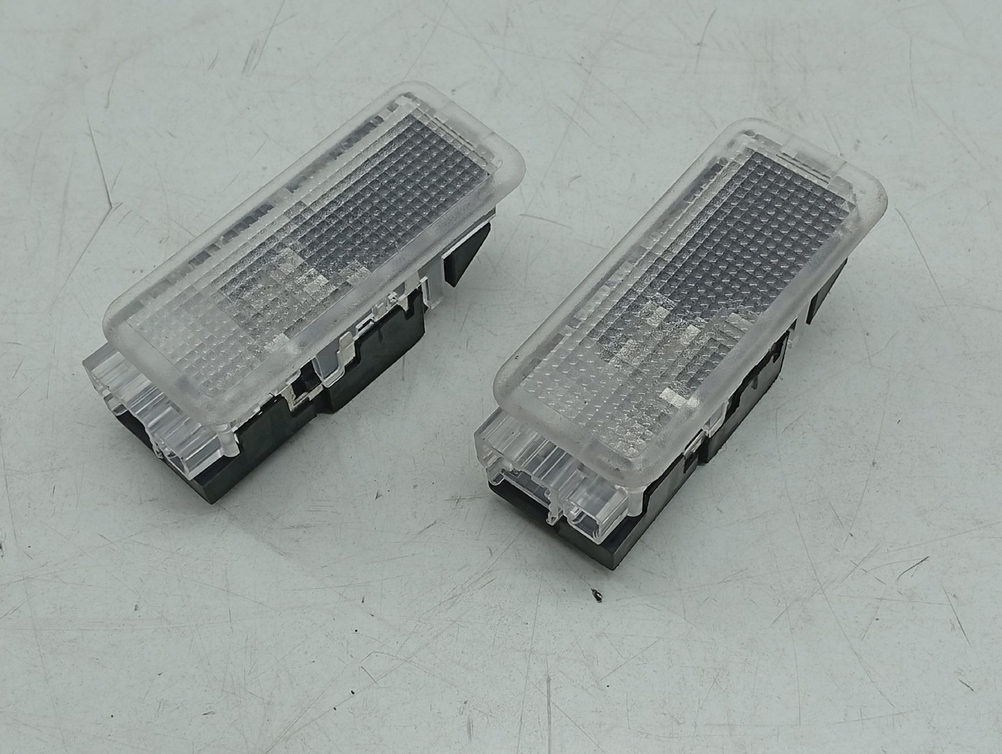 Luz de cortesia PEUGEOT 3008 SUV (M_) | 16 -  Imagem-7