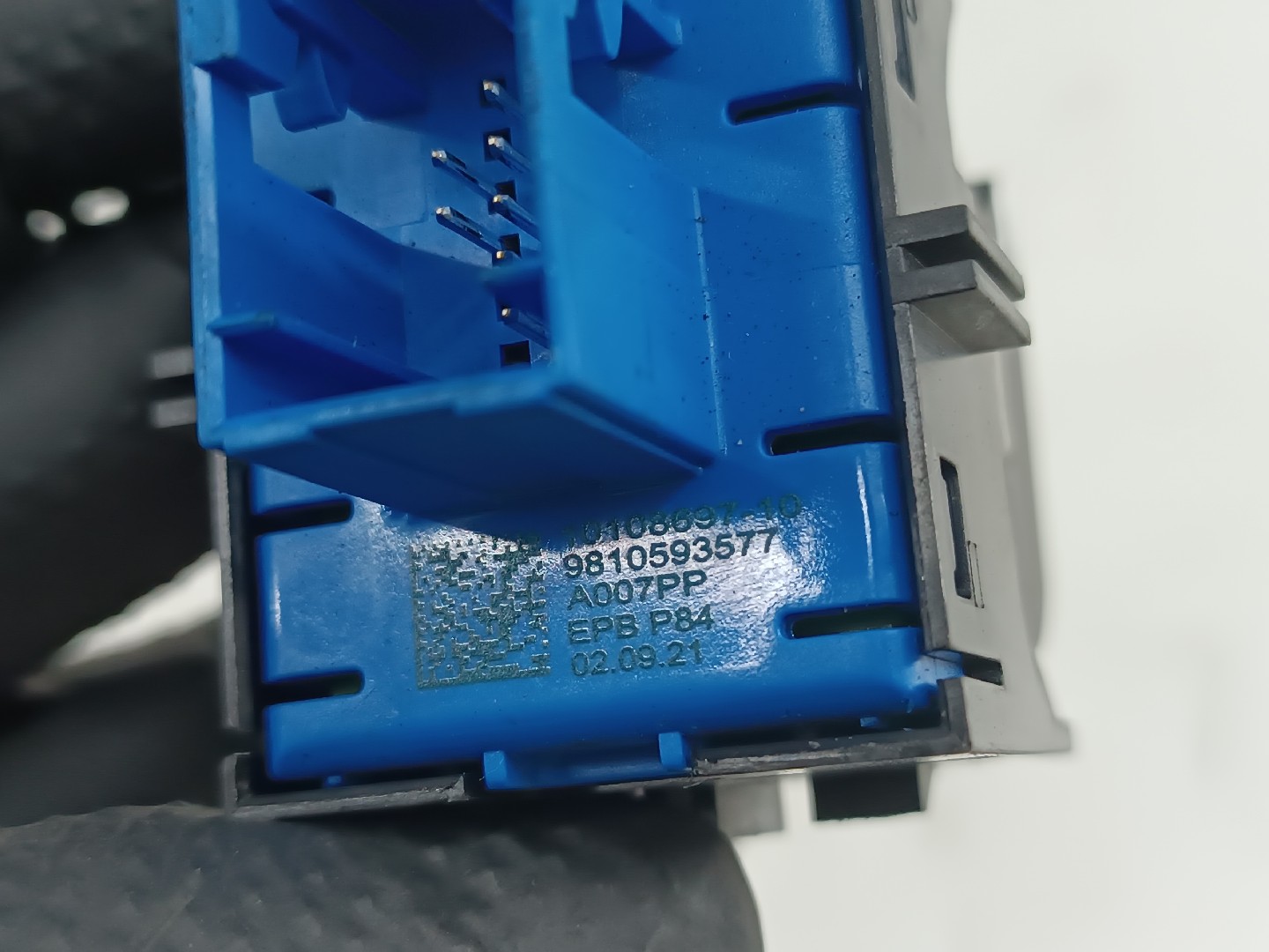 Botão de travão de parque PEUGEOT 5008 II | 16 -  Imagem-1