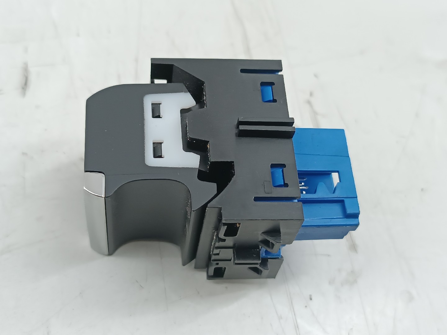 Botão de travão de parque PEUGEOT 5008 II | 16 -  Imagem-2