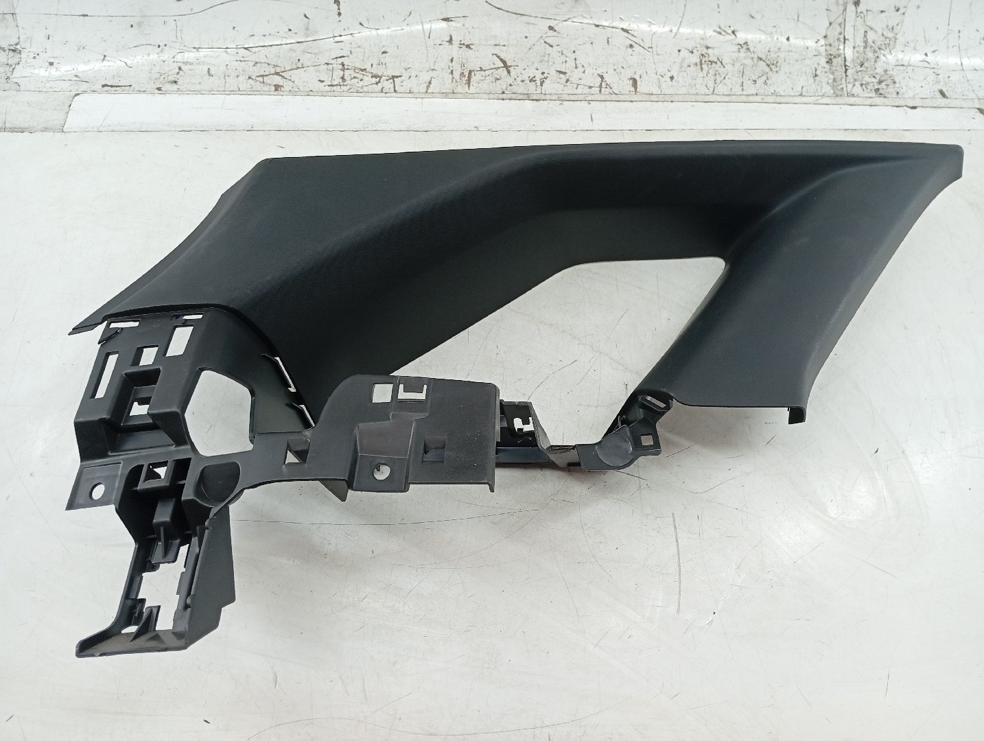 Moldura de pilar C esquerda PEUGEOT 3008 SUV (M_) | 16 -  Imagem-6