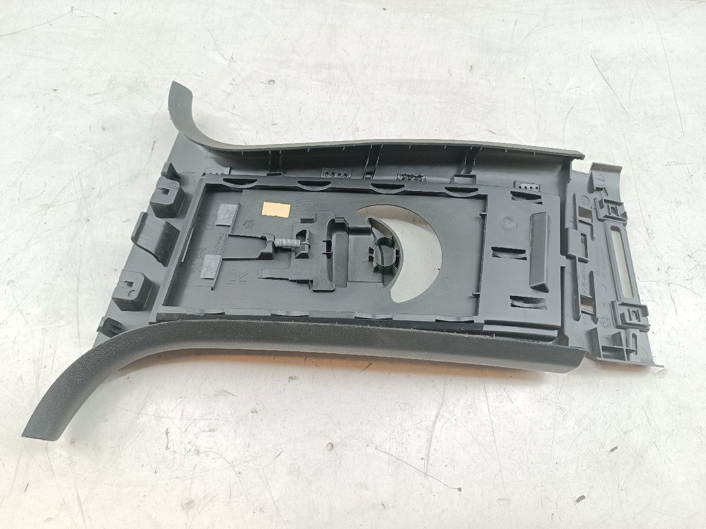 Moldura de pilar B direita PEUGEOT 3008 SUV (M_) | 16 - 