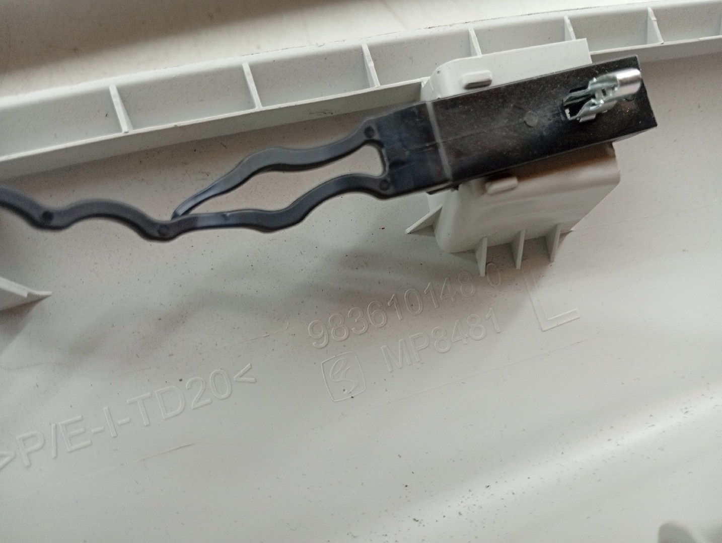 Moldura de pilar A PEUGEOT 308 III Imagem-1