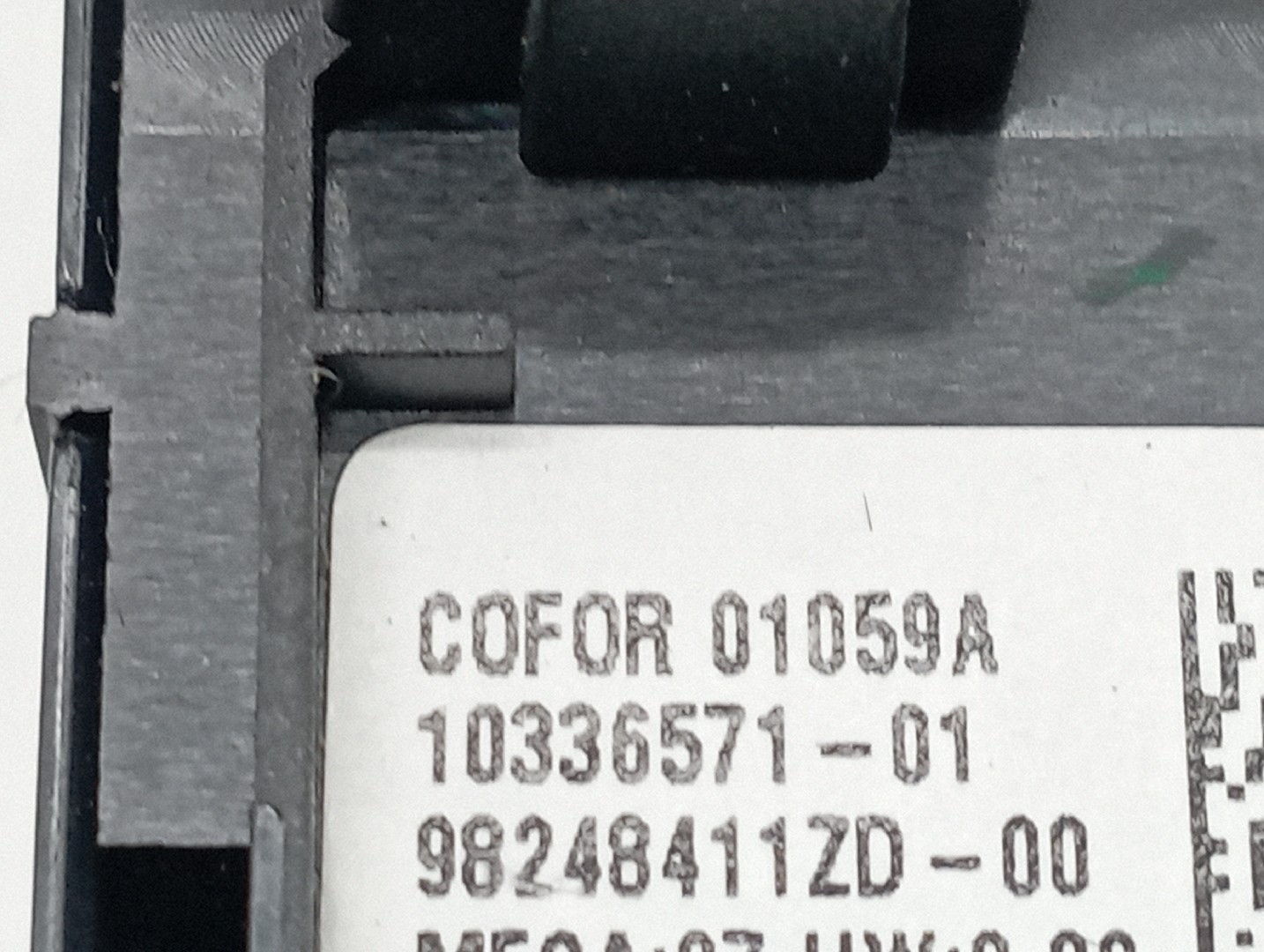 Comutador de vidro frente esquerdo PEUGEOT 3008 Veículo multiuso (0U_) | 09 - 17 Imagem-2