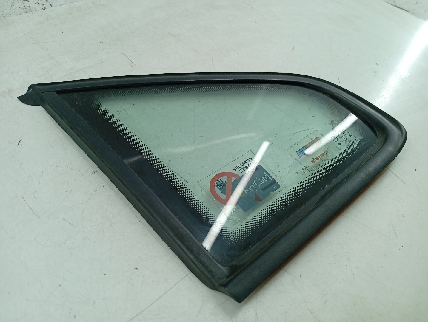 Vidro Painel Tras Esquerdo VOLKSWAGEN PASSAT (3B2) | 96 - 01 Imagem-1