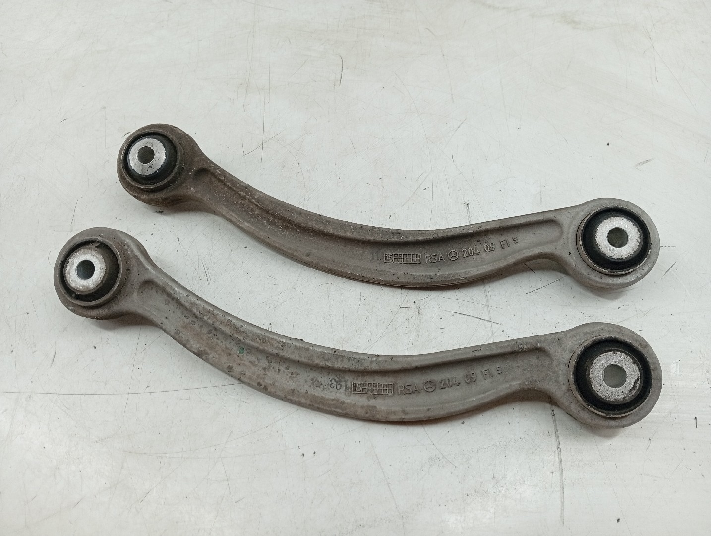 Braços de suspensão traseiros esquerdo / direito MERCEDES-BENZ C-CLASS (W205) | 13 - 