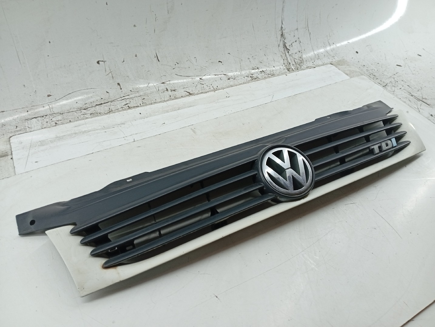 Grelha da Frente VOLKSWAGEN TRANSPORTER T4 Camião de plataforma/chassis (70E, 70L, 70M, 7DE, 7DL, 7D, | 90 - 03 Imagem-1