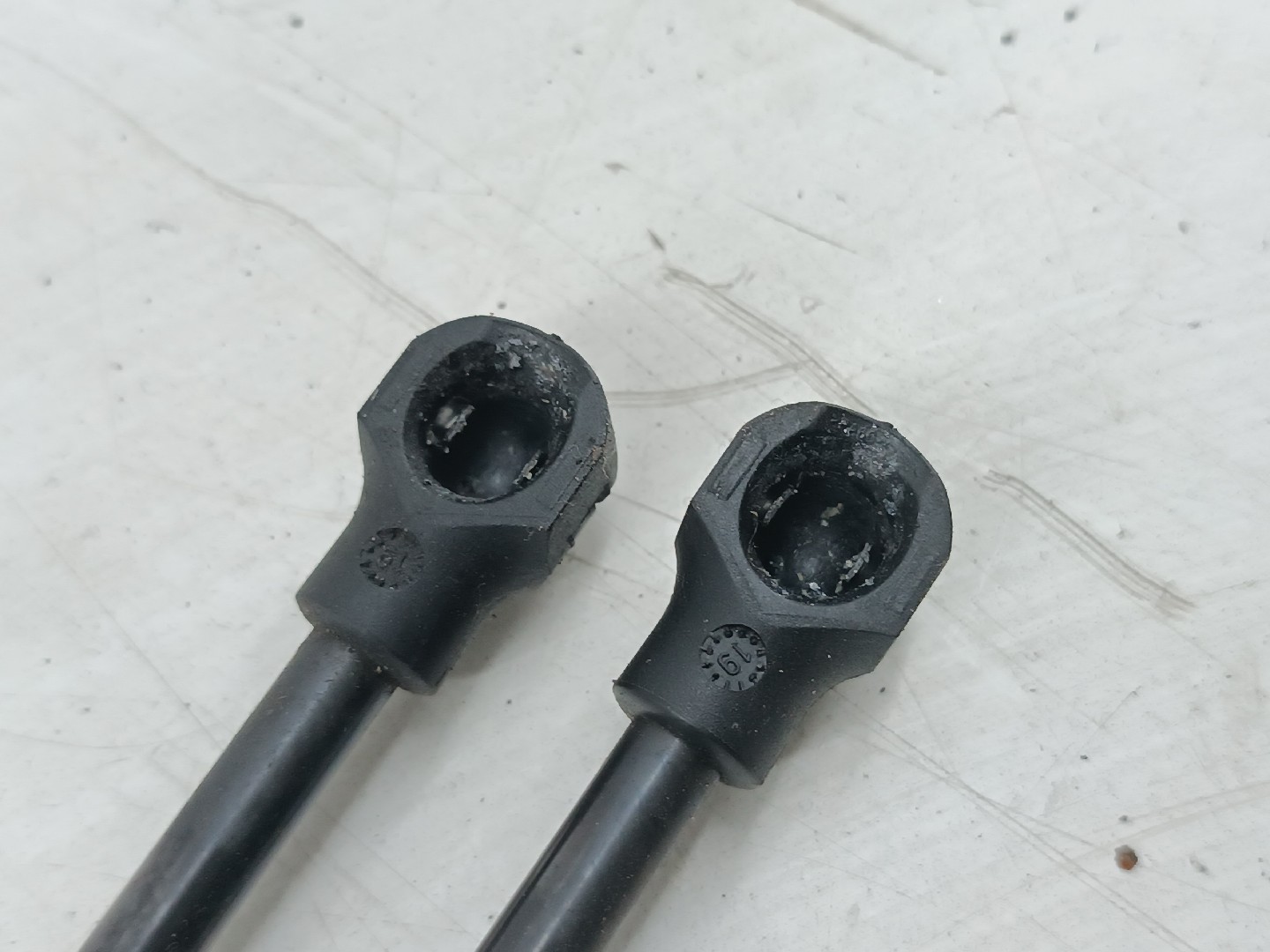 Amortecedores de mala esq. / Dir. PEUGEOT 208 II (UB_, UP_, UW_, UJ_) | 19 -  Imagem-3