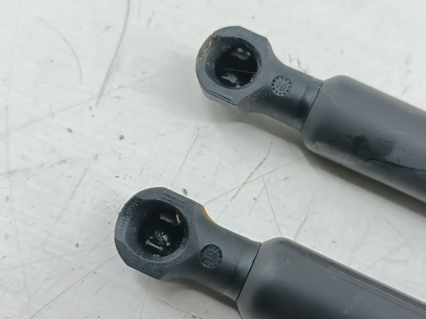 Amortecedores de mala esq. / Dir. PEUGEOT 208 II (UB_, UP_, UW_, UJ_) | 19 -  Imagem-2