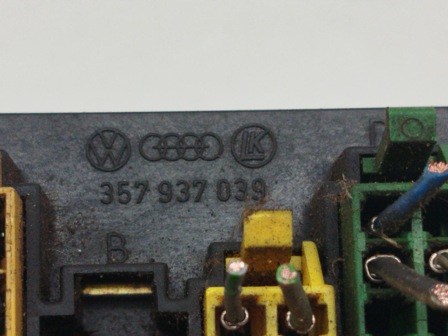 Caixa de fusíveis e relés VOLKSWAGEN TRANSPORTER T4 Camião de plataforma/chassis (70E, 70L, 70M, 7DE, 7DL, 7D, | 90 - 03 Imagem-1