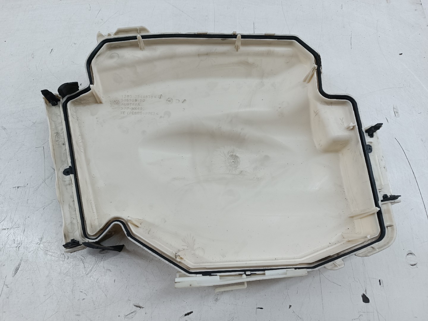 Tampa de caixa de fusiveis BMW 1 (E87) | 03 - 13