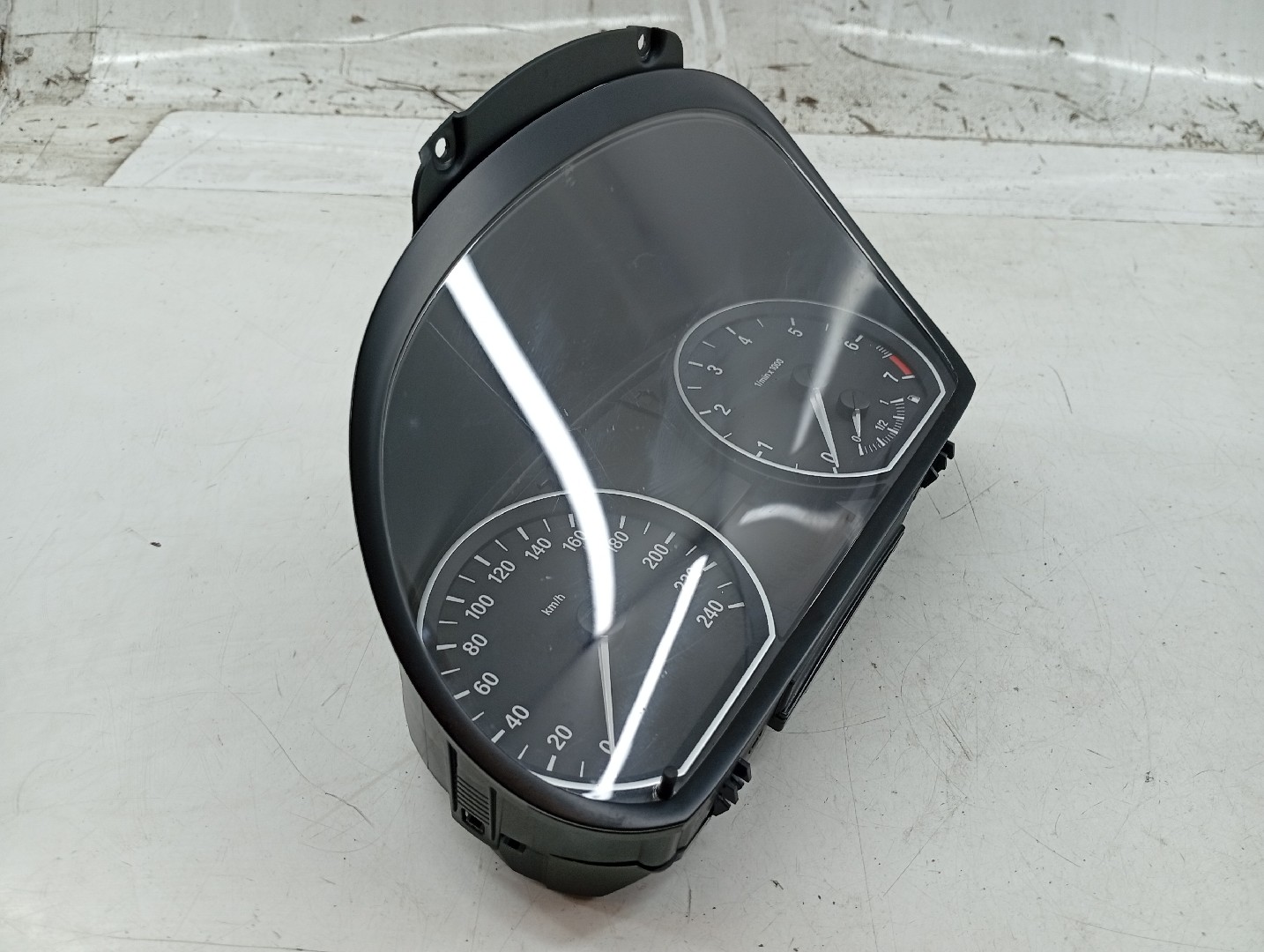 Quadrante BMW 1 (E87) | 03 - 13 Imagem-1