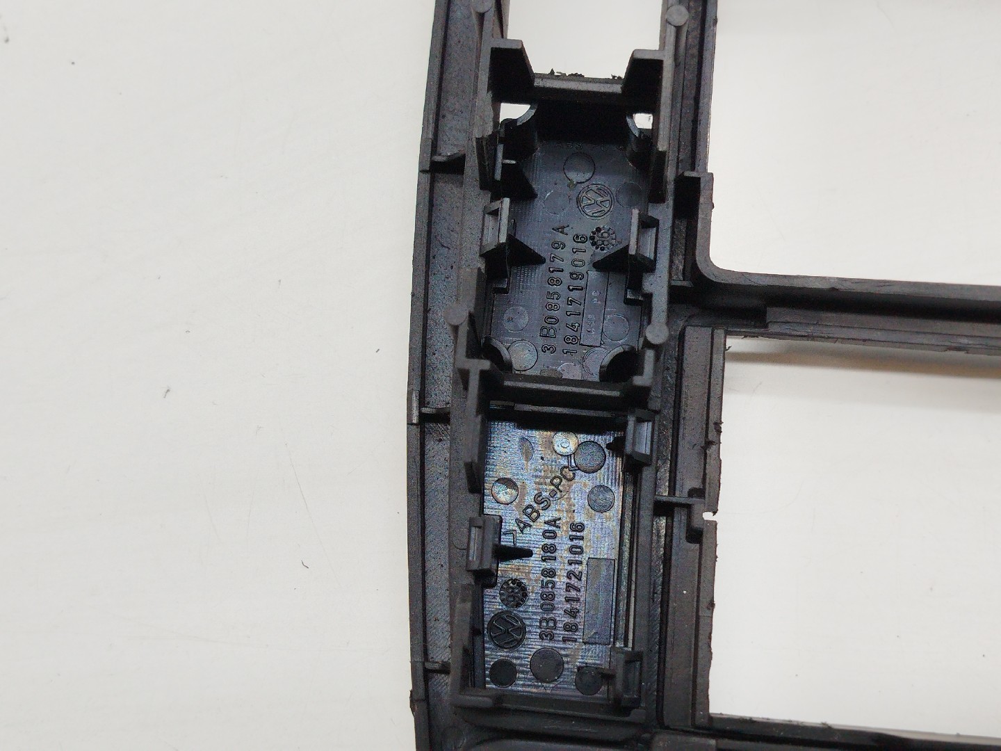 Moldura de consola central VOLKSWAGEN PASSAT (3B2) | 96 - 01 Imagem-2