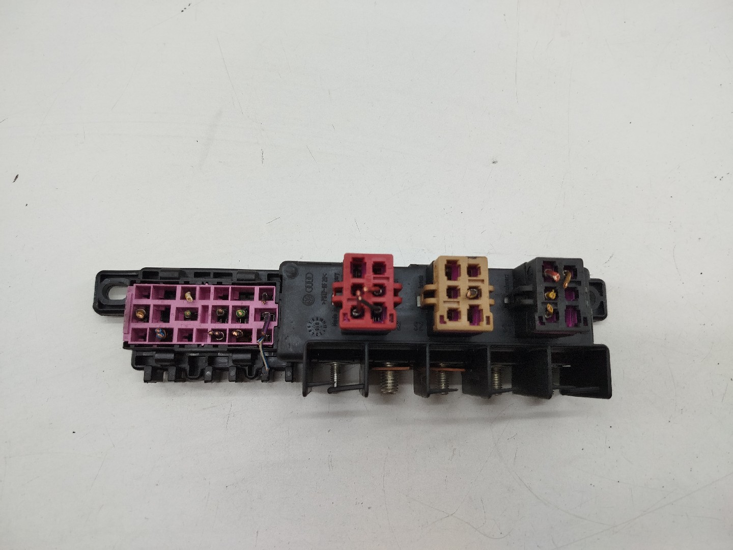 Caixa de fusíveis e relés VOLKSWAGEN PASSAT (3B2) | 96 - 01
