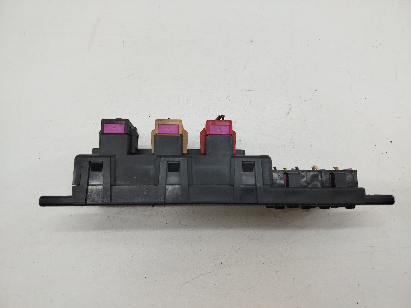 Caixa de fusíveis e relés VOLKSWAGEN PASSAT (3B2) | 96 - 01 Imagem-4