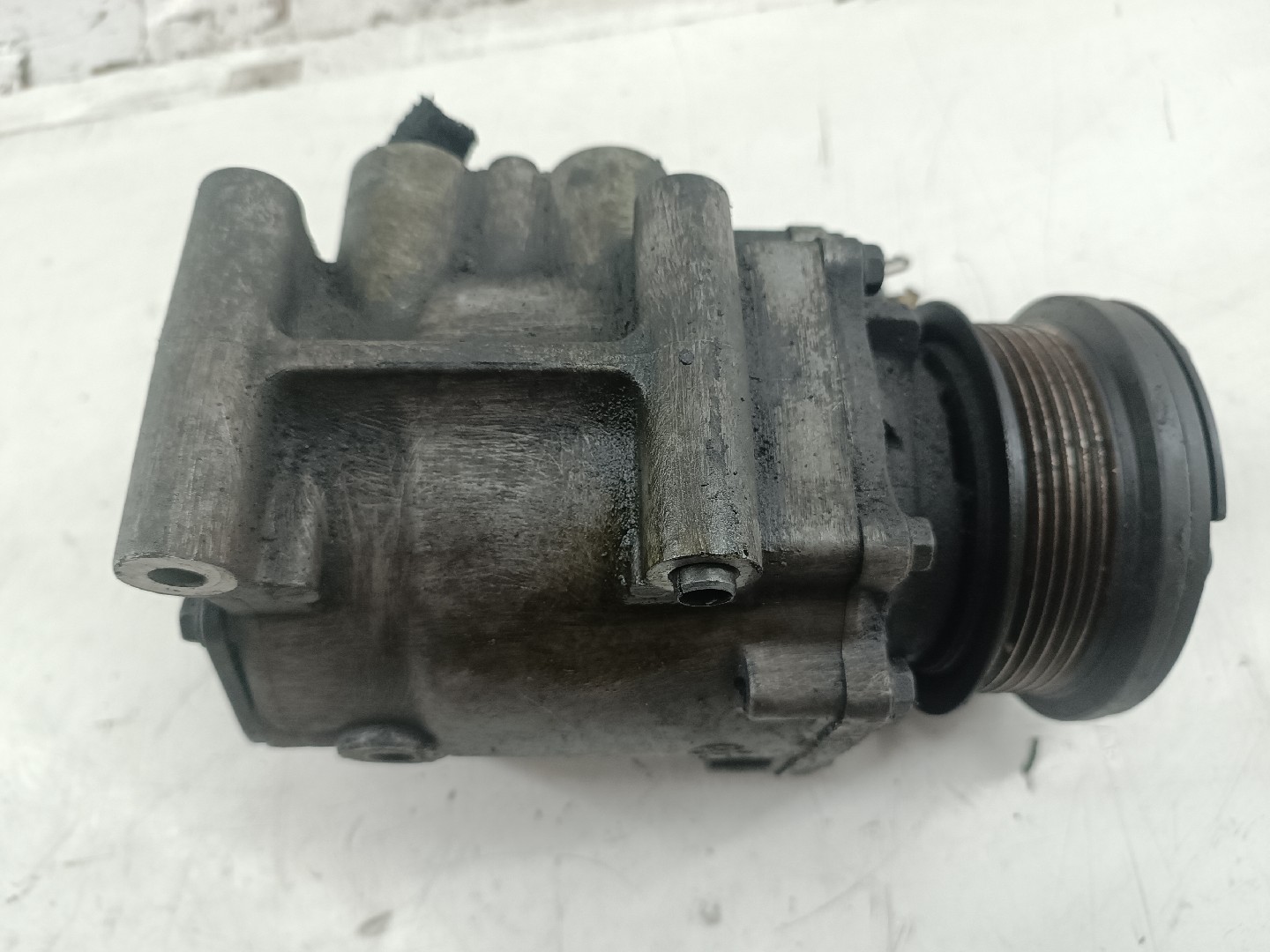 Compressor de Ar Condicionado FORD FIESTA V (JH_, JD_) | 01 - 14 Imagem-2