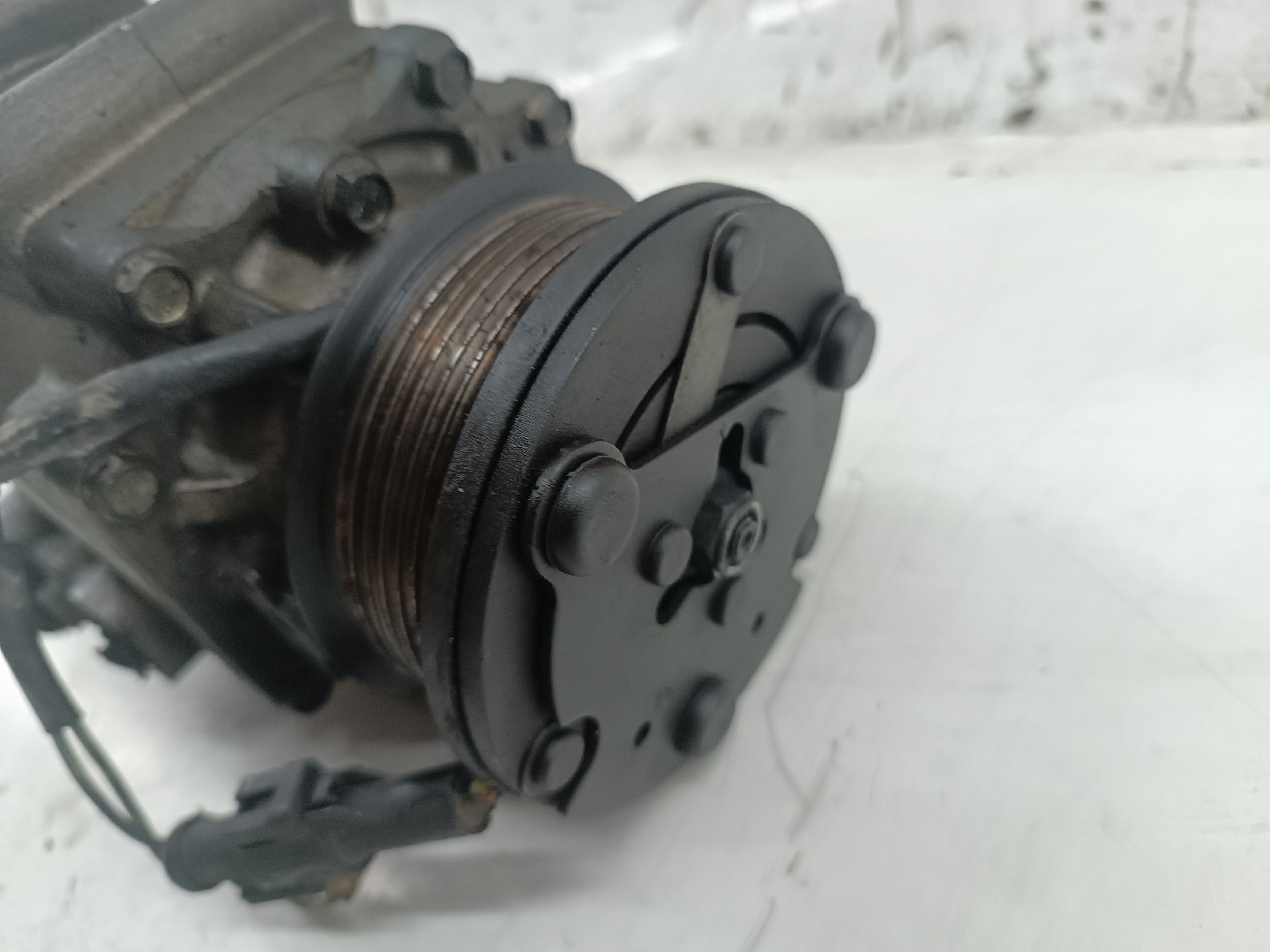 Compressor de Ar Condicionado FORD FIESTA V (JH_, JD_) | 01 - 14 Imagem-4