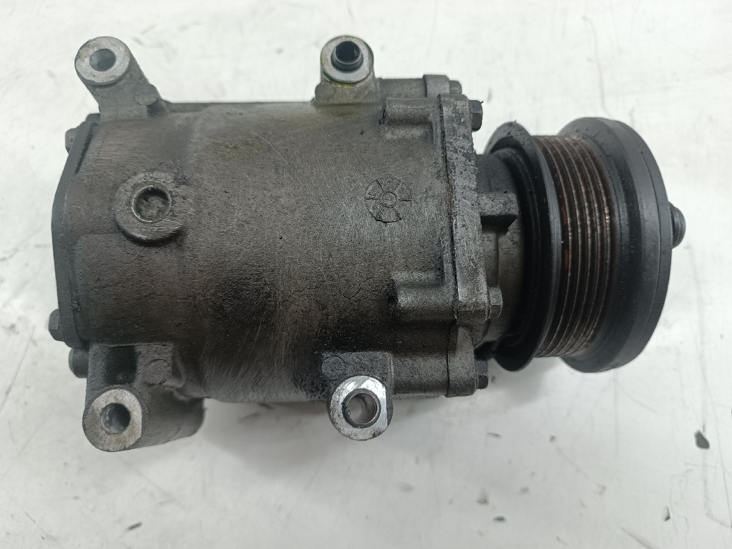 Compressor de Ar Condicionado FORD FIESTA V (JH_, JD_) | 01 - 14 Imagem-3