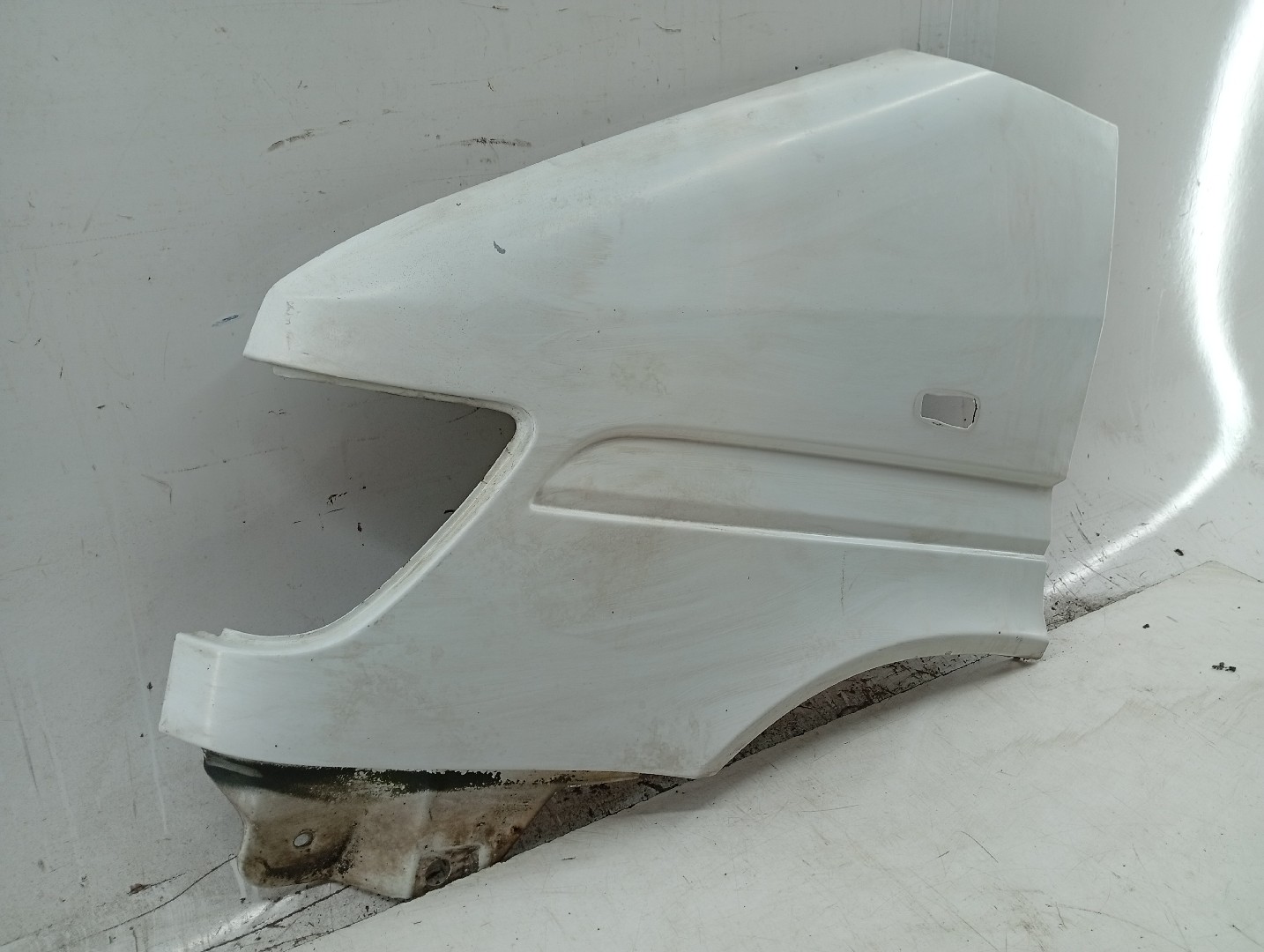 Guarda Lamas Esquerdo MERCEDES-BENZ SPRINTER 3-t Caixa (903) | 95 - 06 Imagem-1