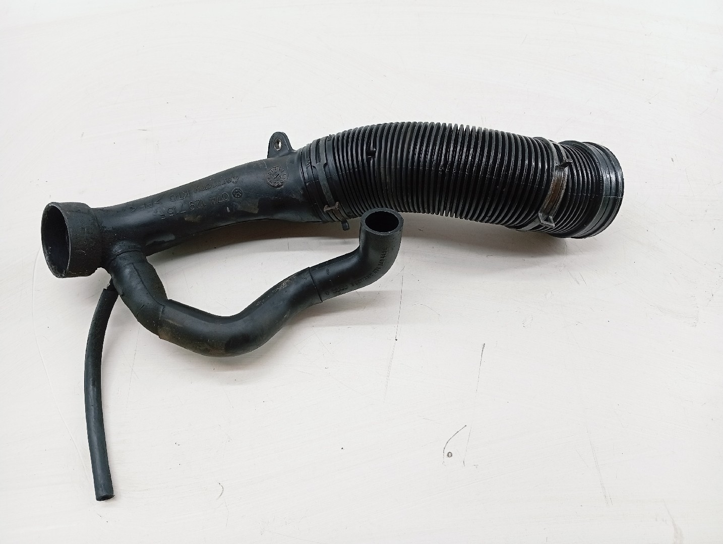 Tubo de Ar VOLKSWAGEN TRANSPORTER T4 Camião de plataforma/chassis (70E, 70L, 70M, 7DE, 7DL, 7D, | 90 - 03