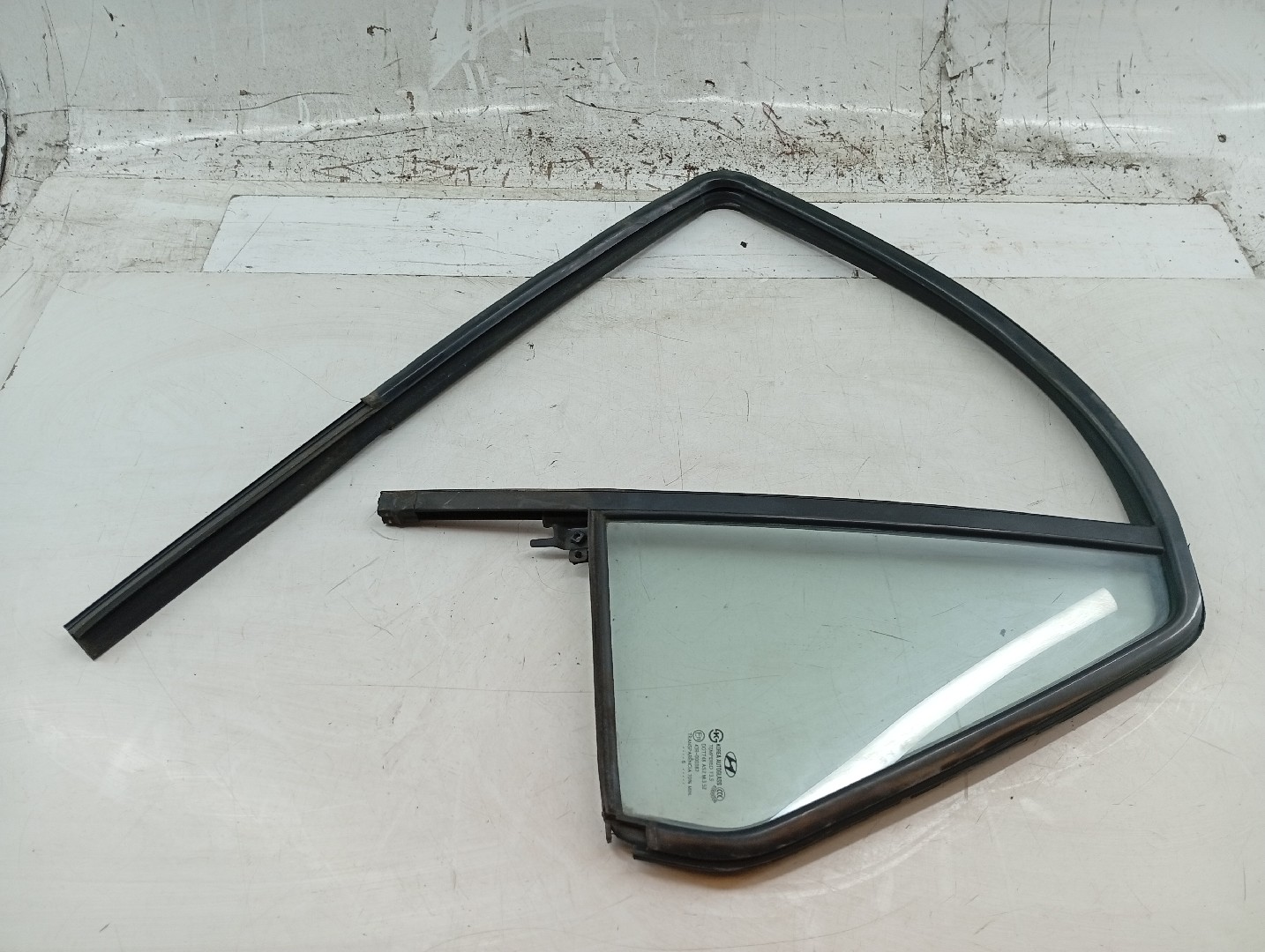 Vidro Triangular Porta Trás Esquerdo HYUNDAI SANTA FÉ II (CM) | 05 - 15