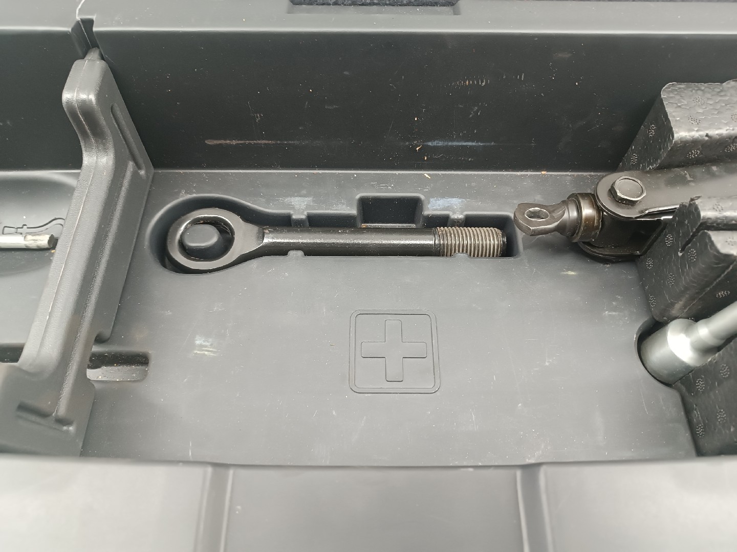 Kit de troca de pneu HYUNDAI SANTA FÉ II (CM) | 05 - 15 Imagem-3