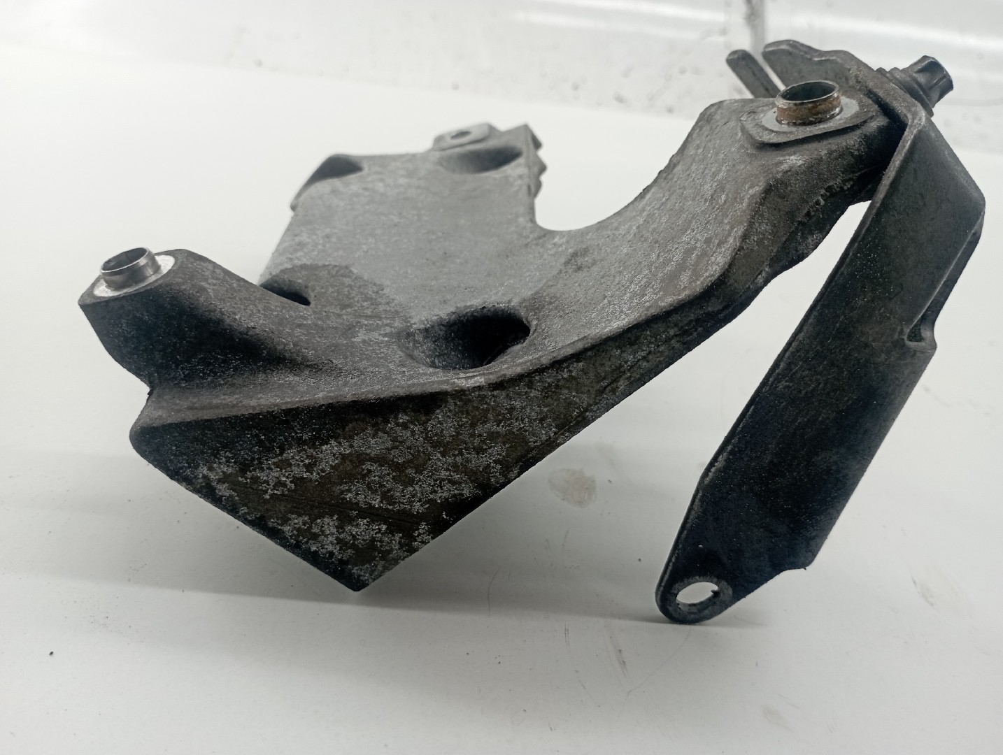 Suporte de Compressor de Ar Condicionado BMW 1 (E87) | 03 - 13 Imagem-6