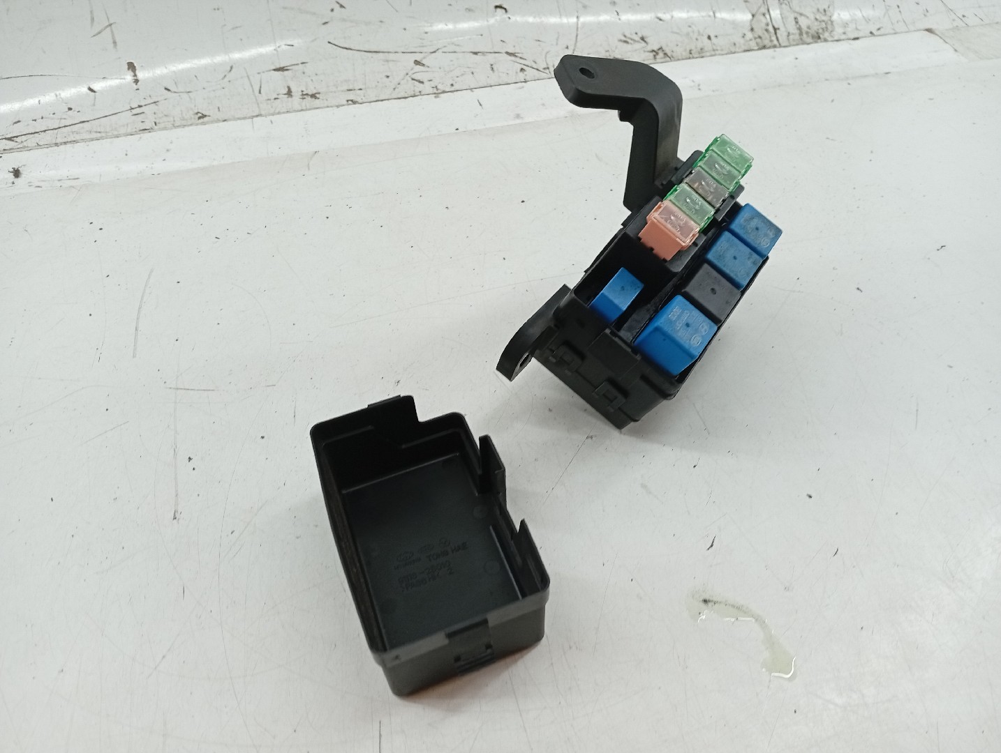 Caixa de fusíveis e relés HYUNDAI SANTA FÉ II (CM) | 05 - 15 Imagem-2